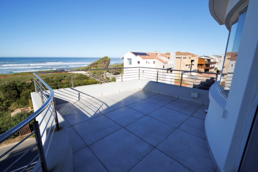 4 Bedroom Property for Sale in Stilbaai Oos Western Cape